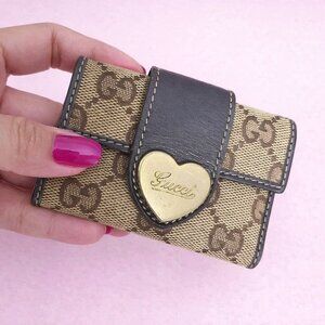 ✨ Authentic Gucci Leather Key Holder – Classic & Compact with original box✨